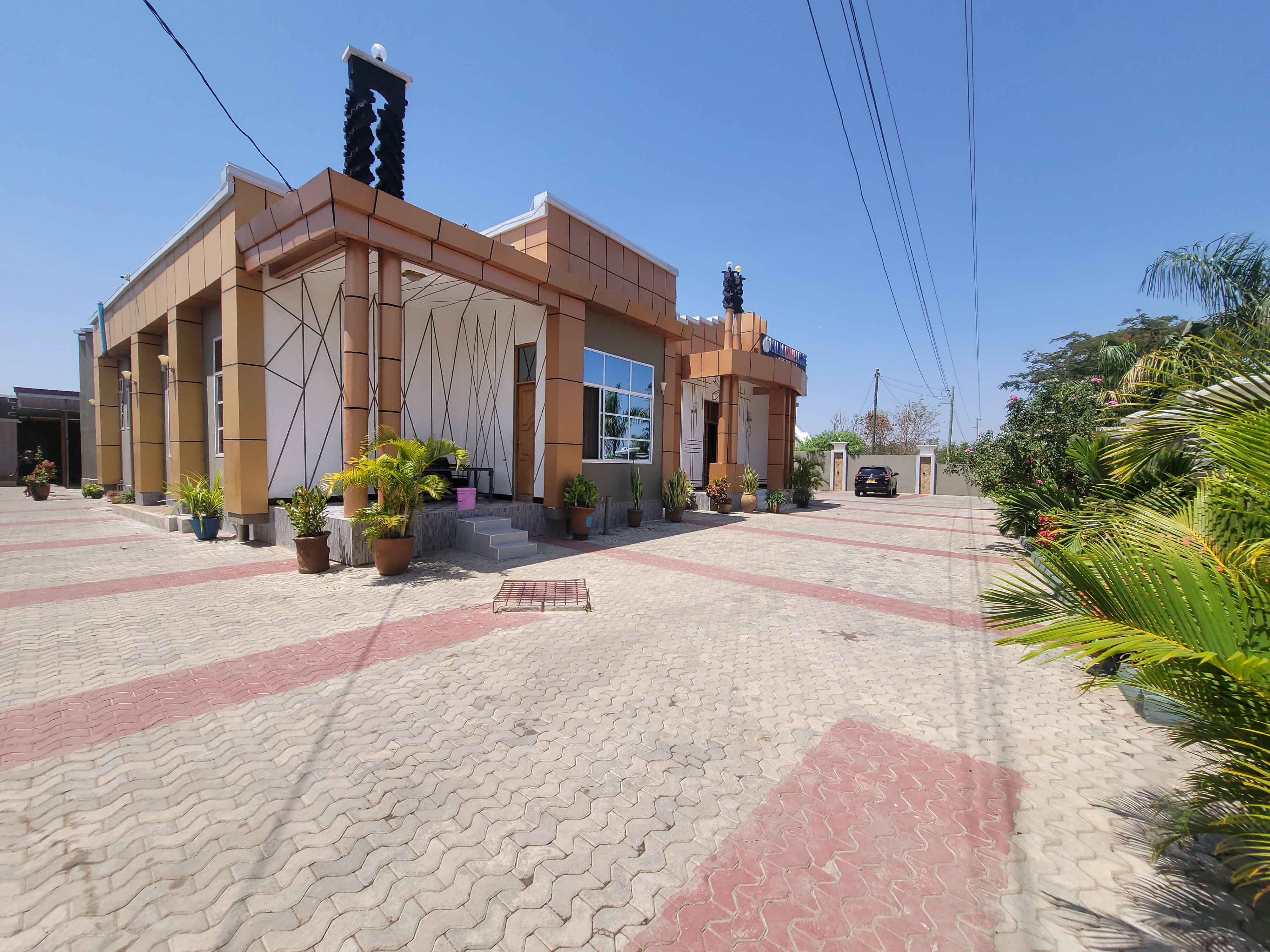 Mazingira ya Golden Apple Hotel